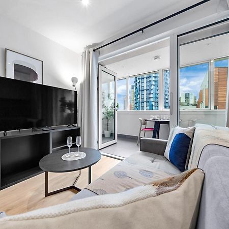 Stylish Retreats On Olympic Way Apartman London Kültér fotó
