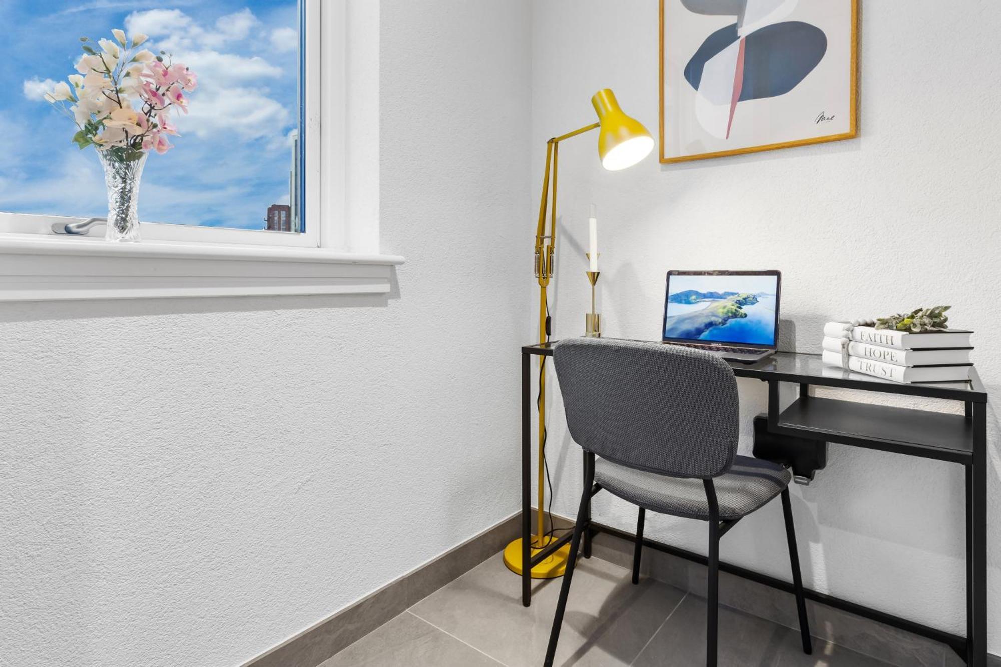 Stylish Retreats On Olympic Way Apartman London Kültér fotó
